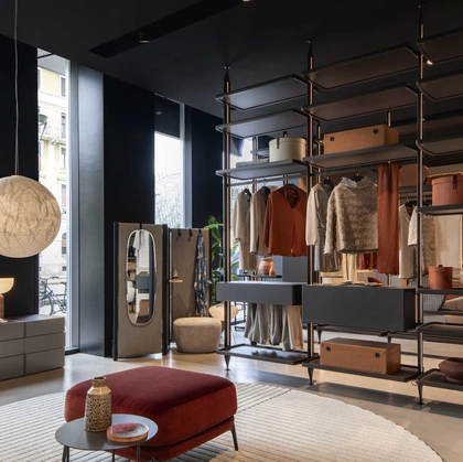 Dedalo Walk-in Closet by Novamobili