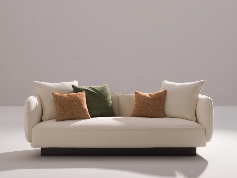 Homan Small linear sofa by Desirée