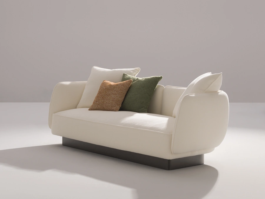 Homan Small linear sofa by Desirèe