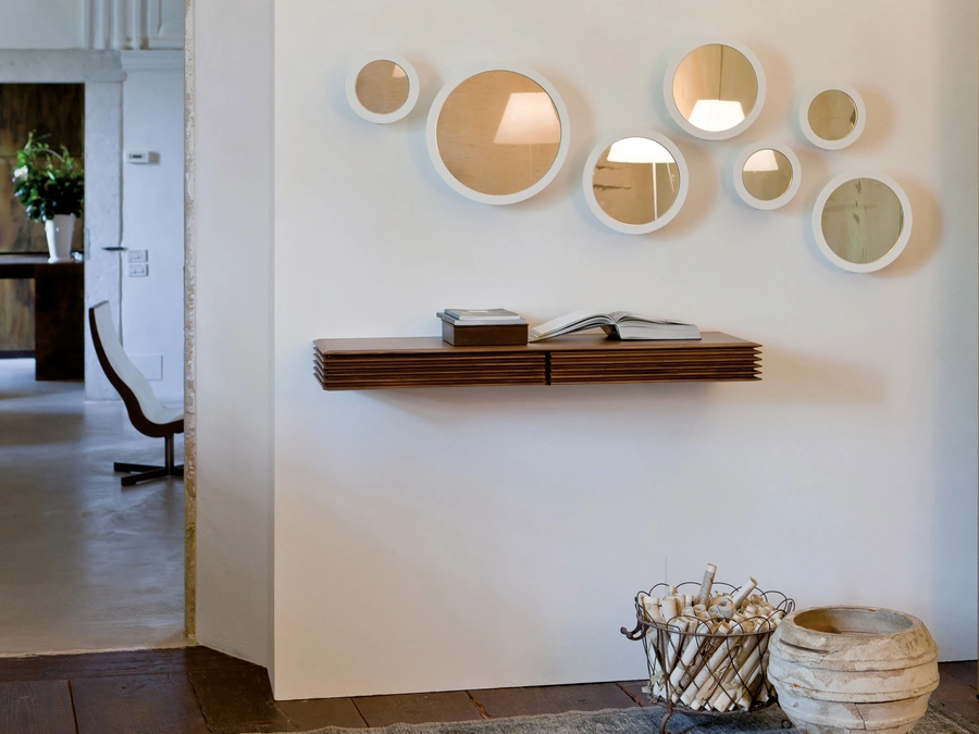 Lineas entrance furniture by Porada