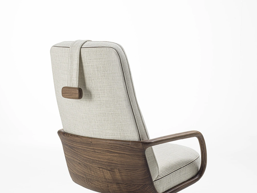 Cuna Lounge High Armchair by Porada