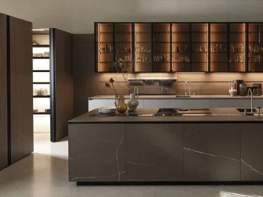 Design Kitchen with Antis Project 9 island in Super Matt Fango lacquer and Euromobil porcelain stoneware.