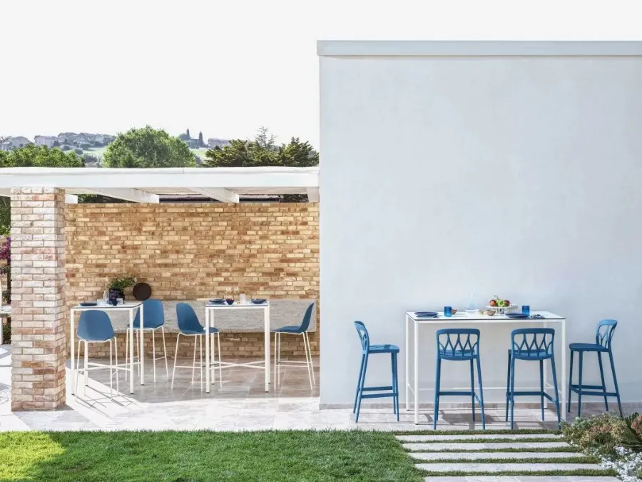 Moon Alto Outdoor garden table in SuperCeramic by Bontempi.