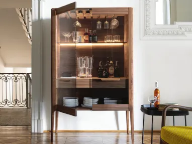 Mobile container Atlas Bar in canaletto walnut and glass doors by Porada.