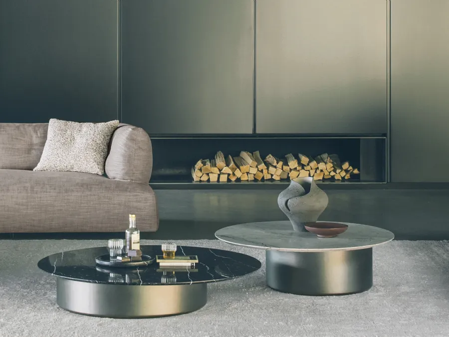 Round coffee table with marble top by Desirèe.