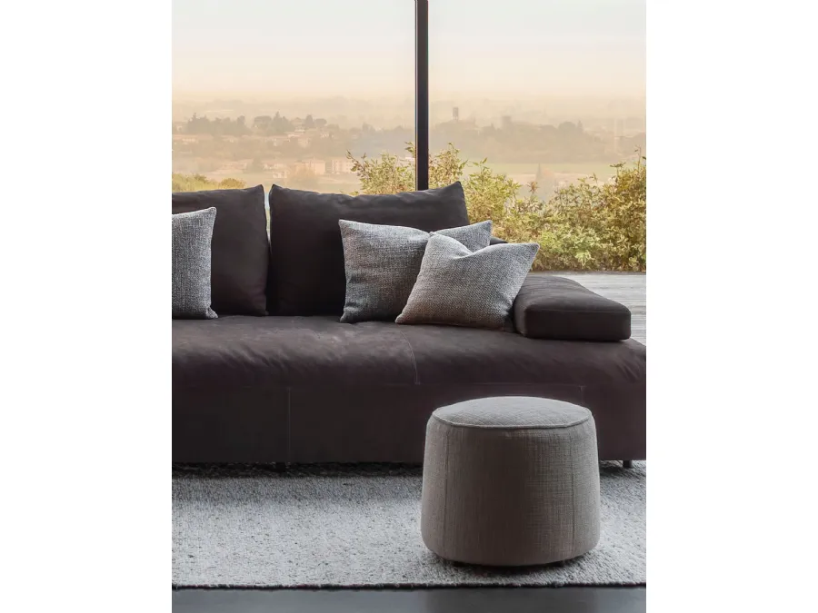 Pouf Pond in upholstered fabric by Desirèe