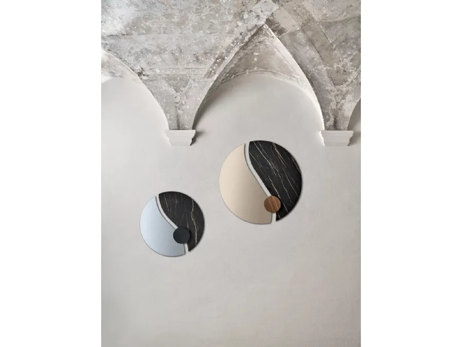 Luxor mirror with decorative elements in SuperMarble and Bontempi wood.