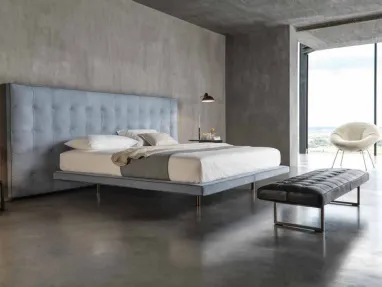 King-size bed with a large headboard Ludwig by Desirèe.