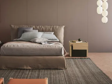 Padded bed with Piumotto by Pianca