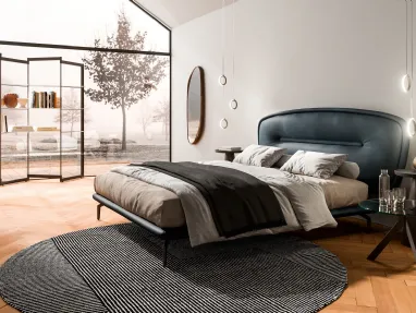 Romance leather bed by Ozzio.