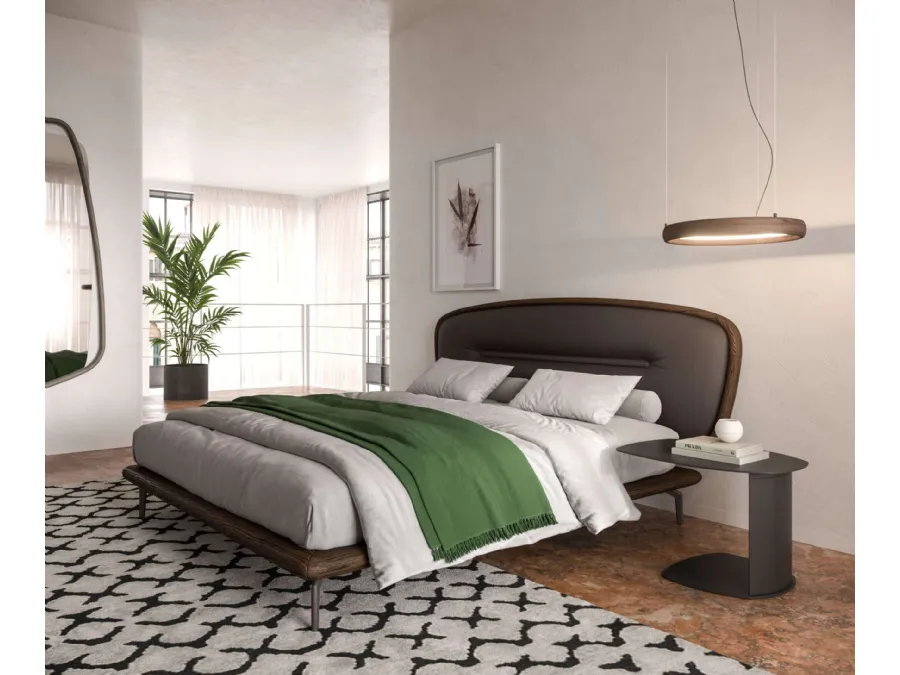 Leather bed Romance by Ozzio