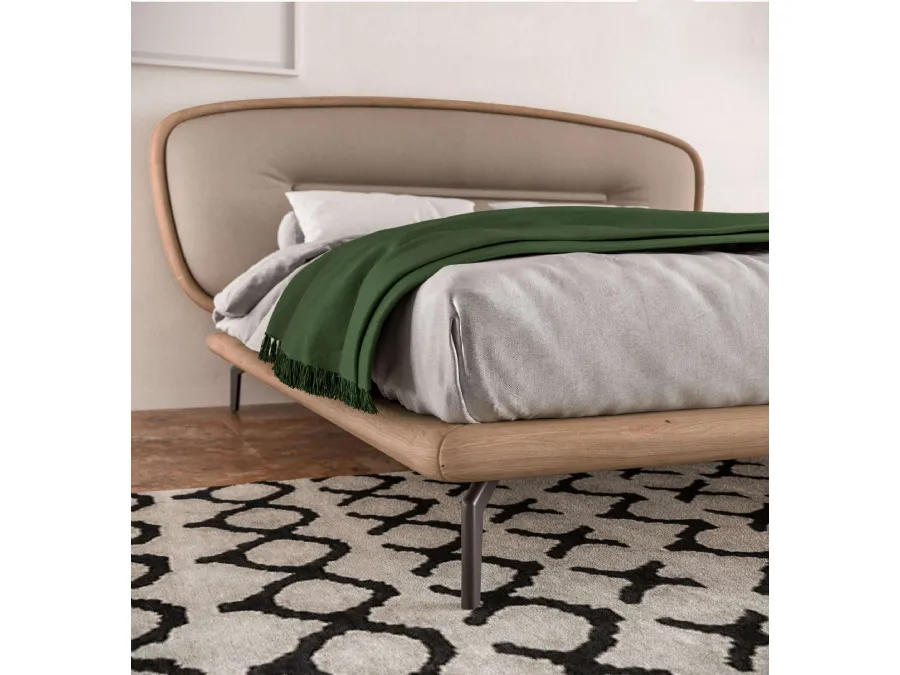 Leather bed Romance by Ozzio