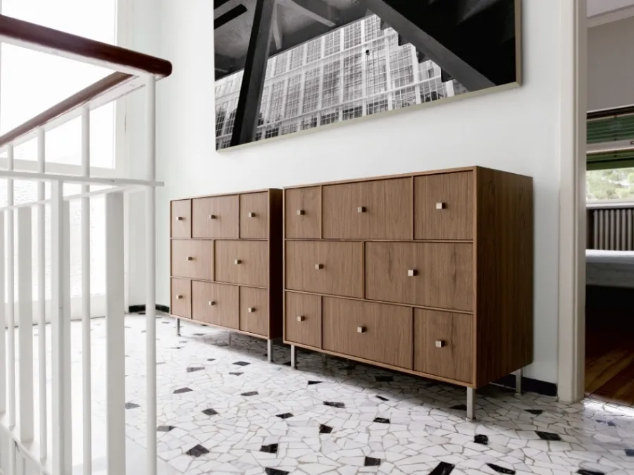 Rucellai chest of drawers in Porada wood.