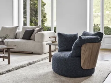 Calin armchair in upholstered fabric and Porada wood.