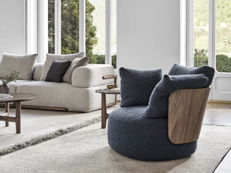 Calin armchair in upholstered fabric and Porada wood.