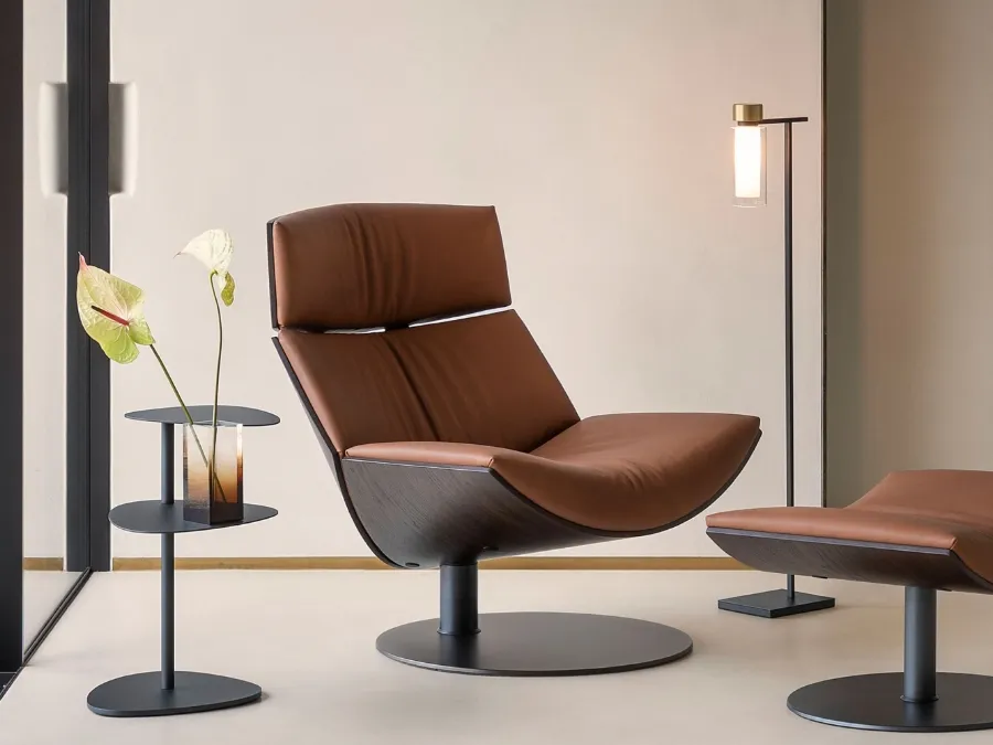 Kara swivel chair by Desirèe