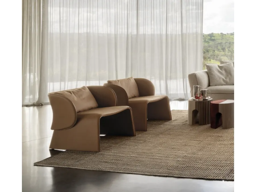 Leather Knight armchair by Cierre Imbottiti
