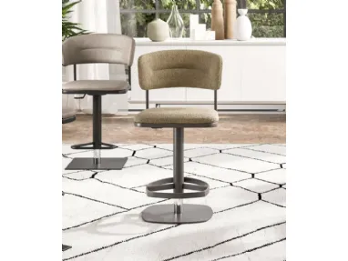 Persy stool by Ozzio.