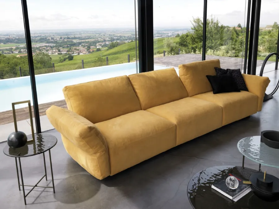 Desirèe's linear Hab sofa.