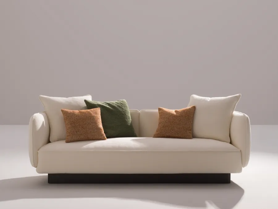 The Homan Small linear sofa by Desirèe.