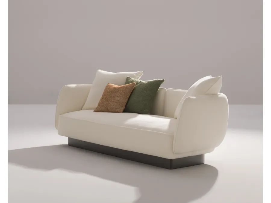 Homan Small linear sofa by Desirèe