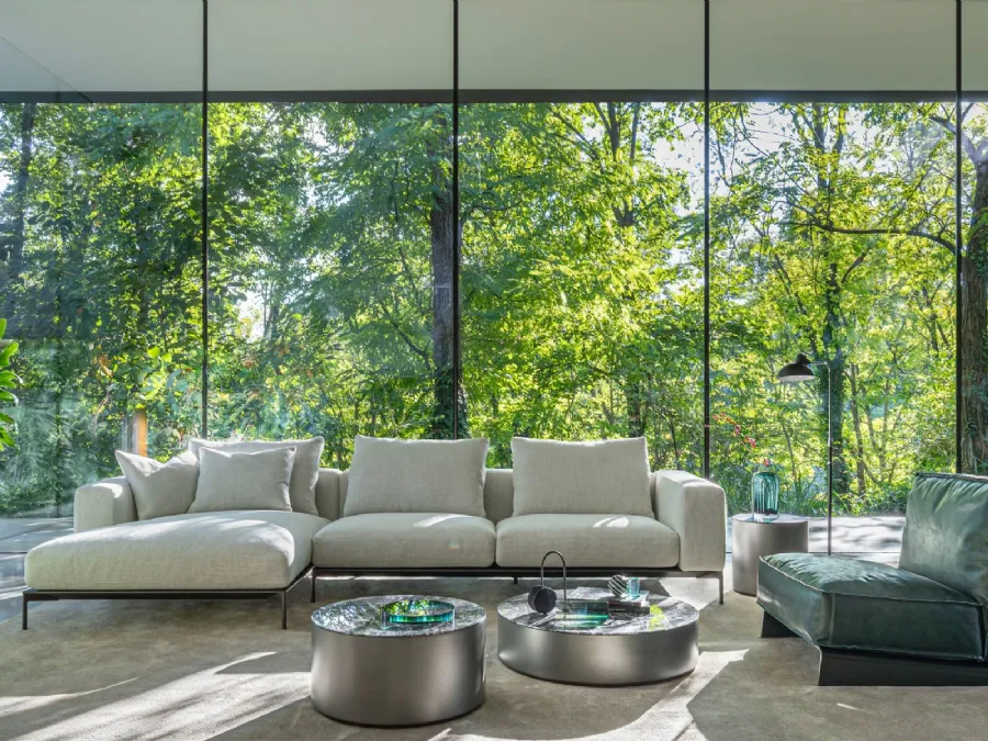 Savoye sofa with chaise by Desirè