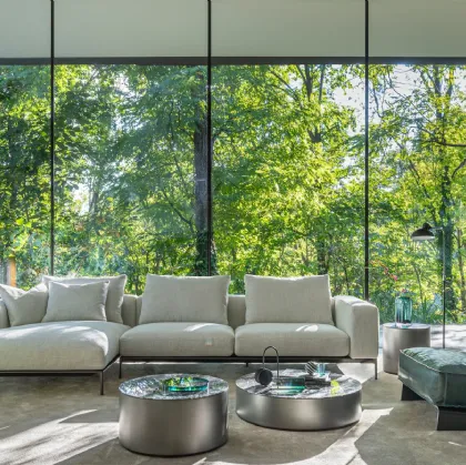 Savoye sofa with chaise by Desirè