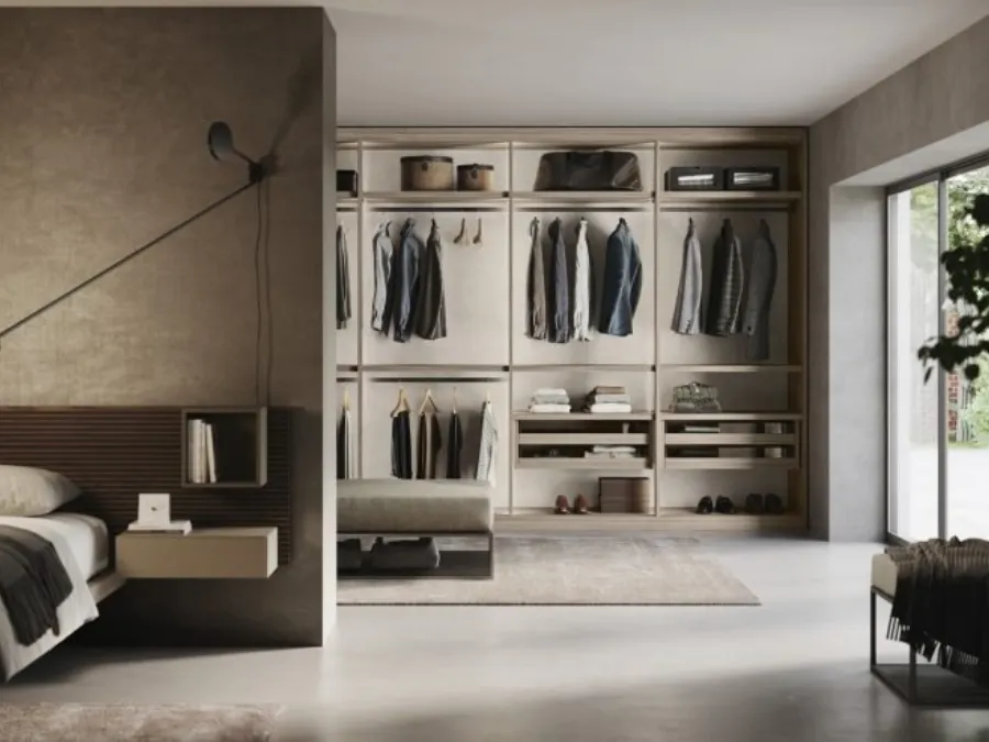 Walk-in wardrobe by Fimar.