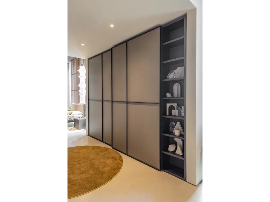 Layer sliding wardrobe by Novamobili