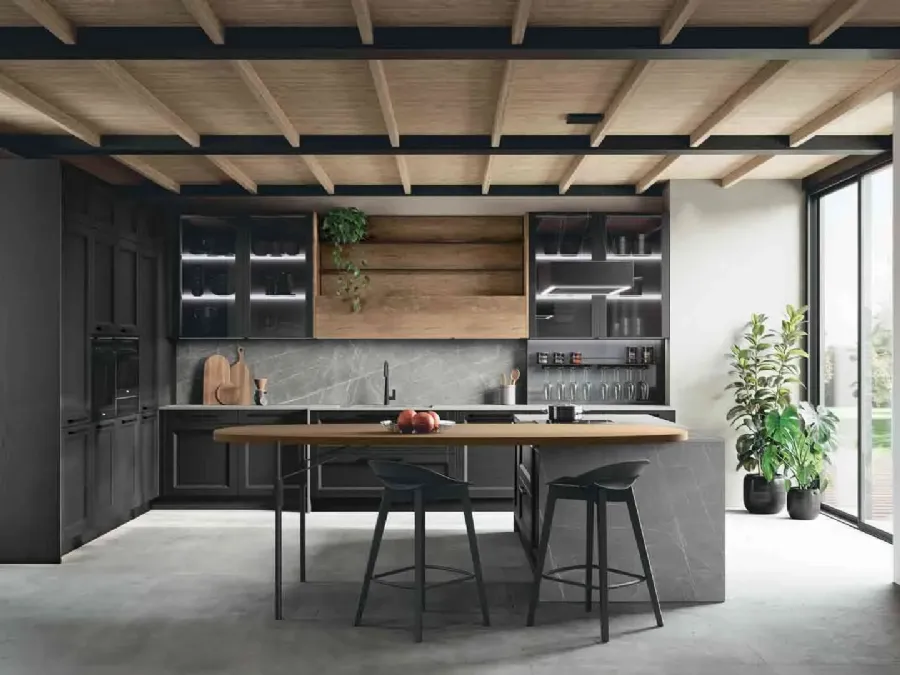 Classic kitchen with Beverly 02 island in lacquered ash by Stosa.