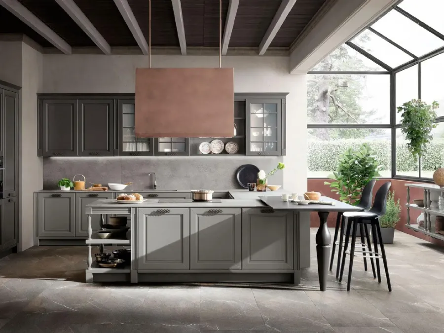 Classic kitchen with Dolcevita 07 peninsula by Stosa