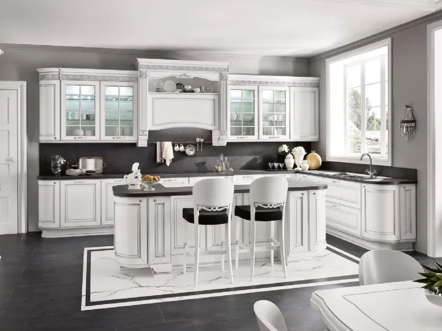 Classic kitchen with Dolcevita 09 island by Stosa.