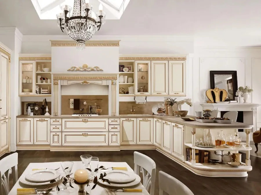 Classic kitchen with Dolcevita 10 peninsula by Stosa.