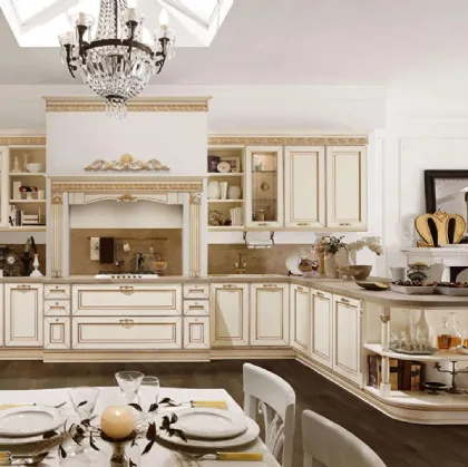 Classic kitchen with Dolcevita 10 peninsula by Stosa.