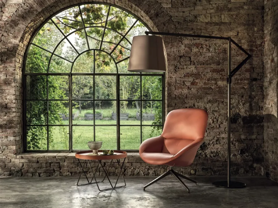 Floor lamp Cloe with fabric shade and lacquered steel frame by Bontempi.