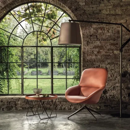 Floor lamp Cloe with fabric shade and lacquered steel frame by Bontempi.