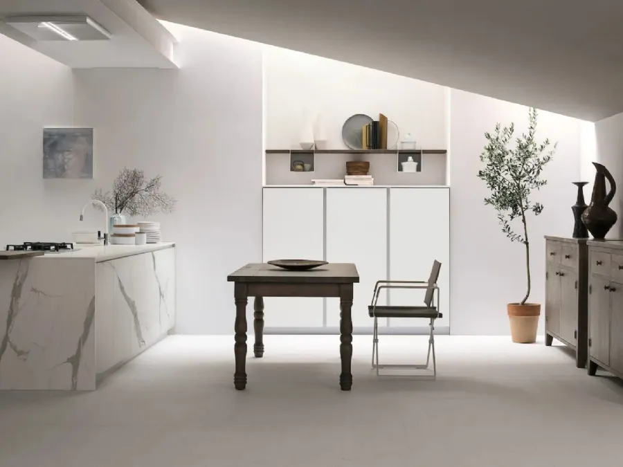 Modern Kitchen with Aliant 10 glass and HPL peninsula by Stosa