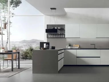 Modern kitchen with peninsula Aliant v14 by Stosa.