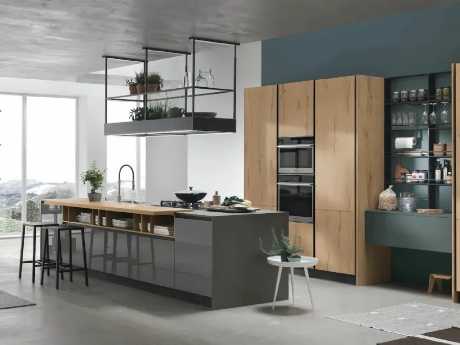 Modern kitchen with island in glossy Slate lacquered and Natural Oak Infinity 15 by Stosa.