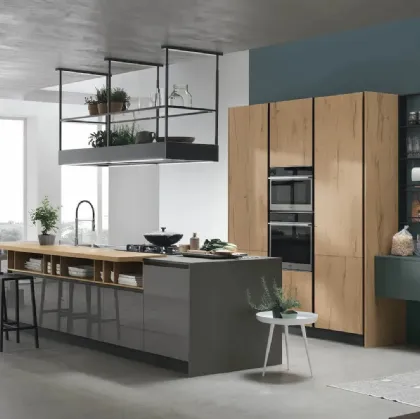 Modern kitchen with island in glossy Slate lacquered and Natural Oak Infinity 15 by Stosa.