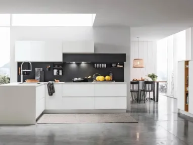 Modern kitchen with peninsula Karma 04 by Stosa