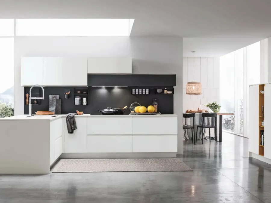 Modern kitchen with peninsula Karma 04 by Stosa