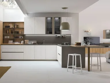 Modern kitchen with Natural 12 peninsula by Stosa