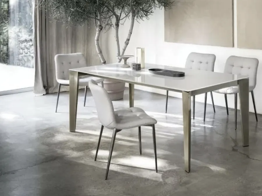 Extendable table Cruz with crystal top by Bontempi.