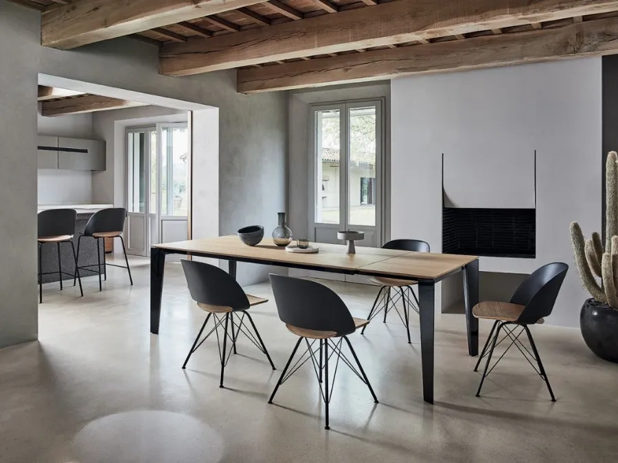 Extendable dining table Cruz by Bontempi.