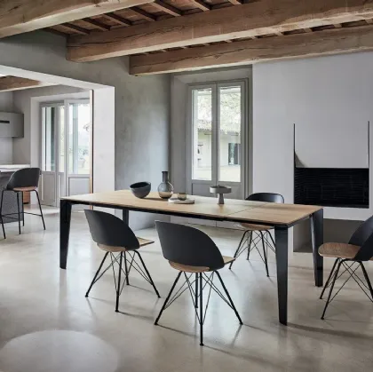 Extendable dining table Cruz by Bontempi.