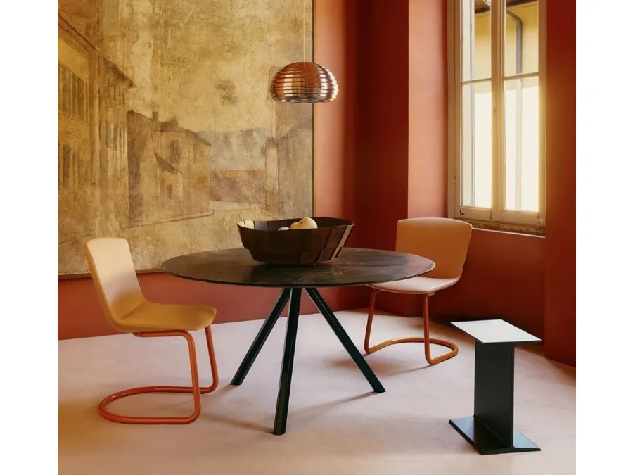 HEB Round marble table by Desalto.