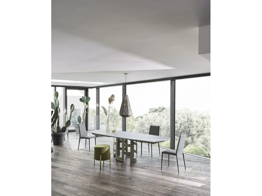 Extendable Imperial table by Bontempi.