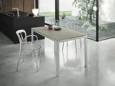 Extendable Magic glass table by Bontempi.