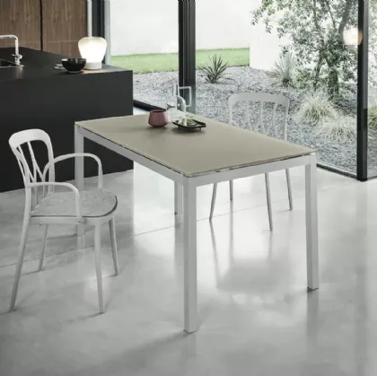 Extendable Magic glass table by Bontempi.